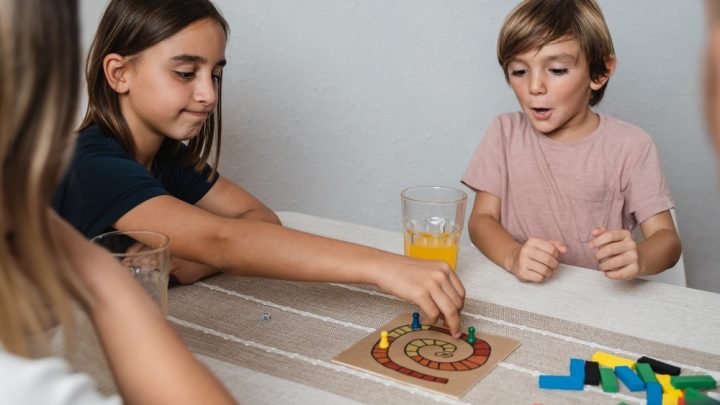 Skapa lekfull stämning med unika bordsspel för alla åldrar